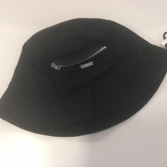 STEVE MADDEN Women’s Black Canvas Bucket Hat - Picture 3 of 6
